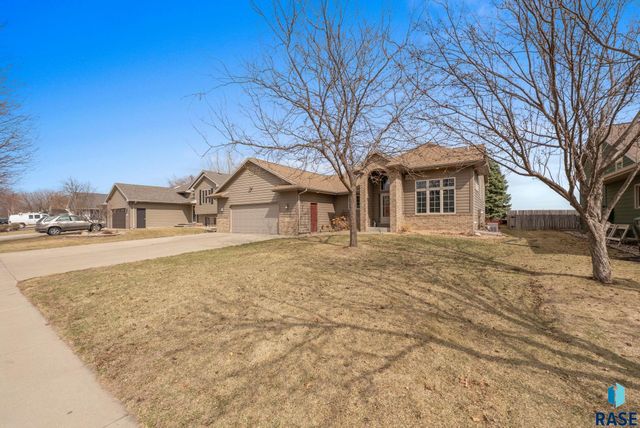 2213 E 63rd St Street, Sioux Falls, SD 57108