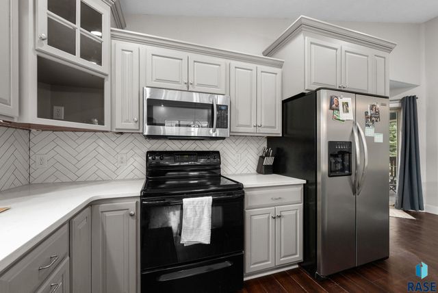 2213 E 63rd St Street, Sioux Falls, SD 57108