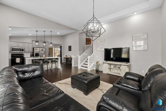 2213 E 63rd St Street, Sioux Falls, SD 57108