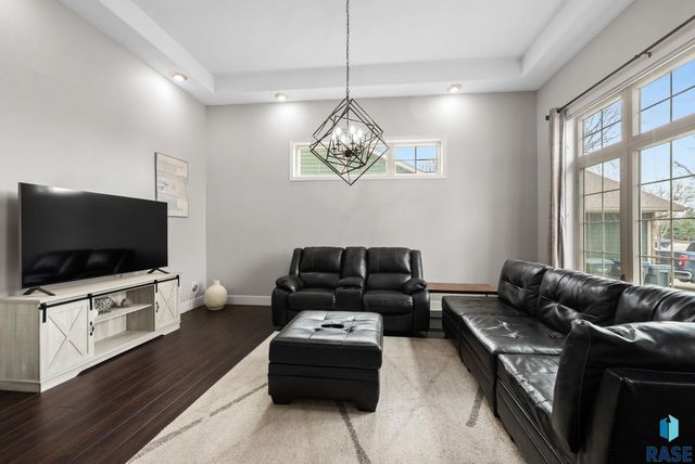 2213 E 63rd St Street, Sioux Falls, SD 57108