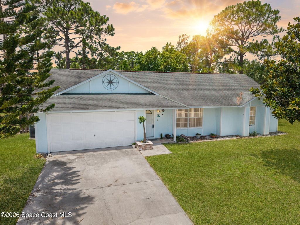 2626 Trinity Avenue SE, Palm Bay, FL 32909