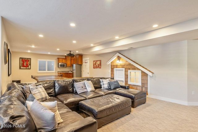 11177 S Miriam Oaks Drive, South Jordan, UT 84095