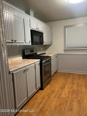 1592 E Second Street, Pass Christian, MS 39571