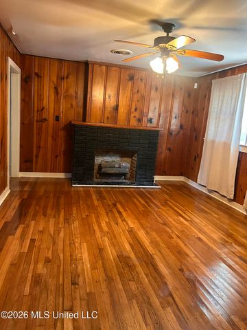 1592 E Second Street, Pass Christian, MS 39571