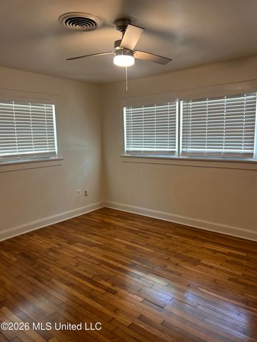 1592 E Second Street, Pass Christian, MS 39571