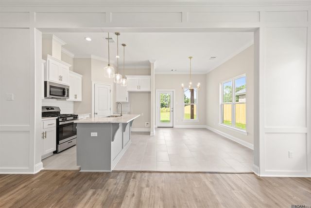 10427 Highland Lakes Dr, Denham Springs, LA 70726