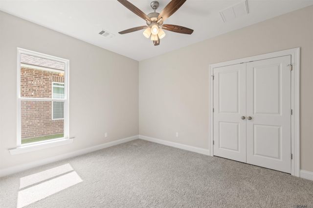 10427 Highland Lakes Dr, Denham Springs, LA 70726