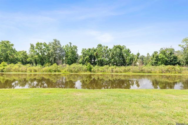 10427 Highland Lakes Dr, Denham Springs, LA 70726