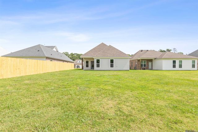 10427 Highland Lakes Dr, Denham Springs, LA 70726