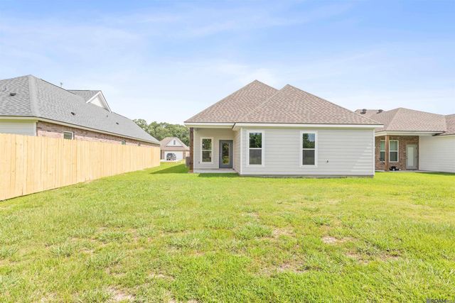 10427 Highland Lakes Dr, Denham Springs, LA 70726