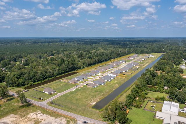 10427 Highland Lakes Dr, Denham Springs, LA 70726