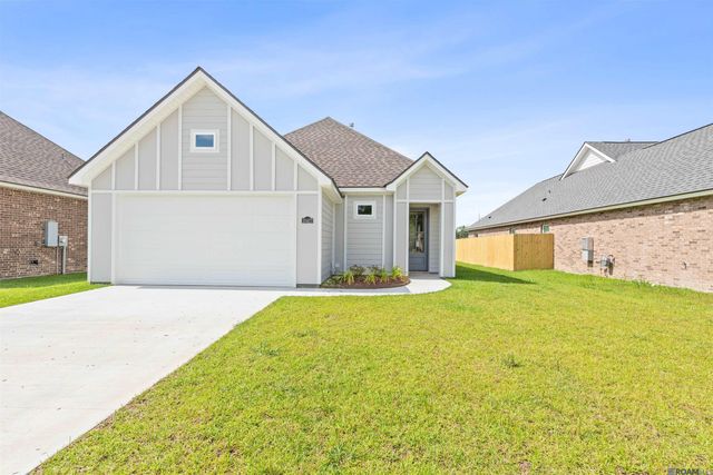 10427 Highland Lakes Dr, Denham Springs, LA 70726