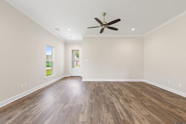 10427 Highland Lakes Dr, Denham Springs, LA 70726