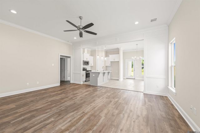 10427 Highland Lakes Dr, Denham Springs, LA 70726