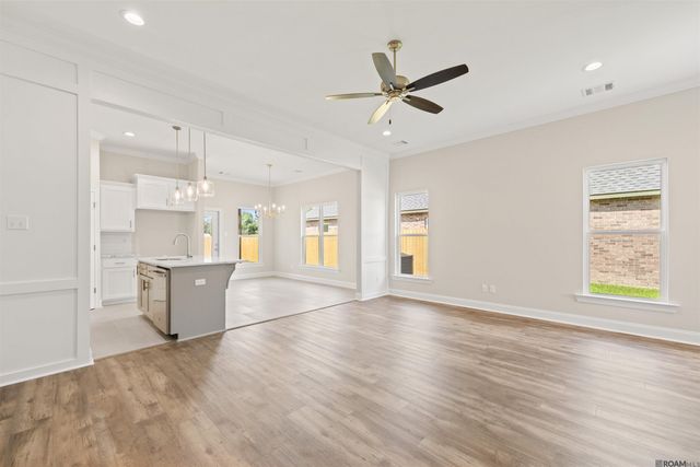 10427 Highland Lakes Dr, Denham Springs, LA 70726