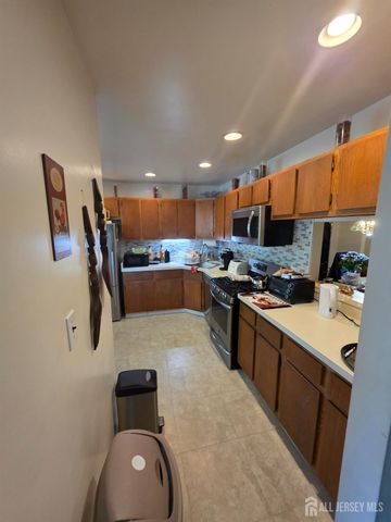 394 Rittenhouse Court, North Brunswick, NJ 08902