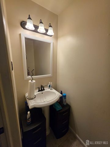 394 Rittenhouse Court, North Brunswick, NJ 08902