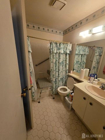 394 Rittenhouse Court, North Brunswick, NJ 08902