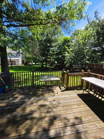 394 Rittenhouse Court, North Brunswick, NJ 08902