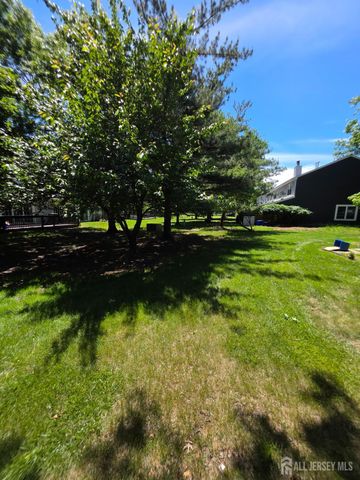 394 Rittenhouse Court, North Brunswick, NJ 08902