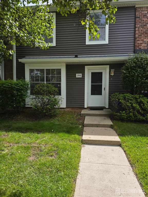394 Rittenhouse Court, North Brunswick, NJ 08902