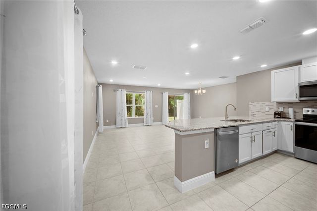 15121 piping plover CT, North Fort Myers, FL 33917