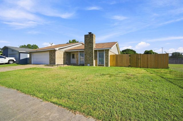 4205 Longstraw Drive, Fort Worth, TX 76137