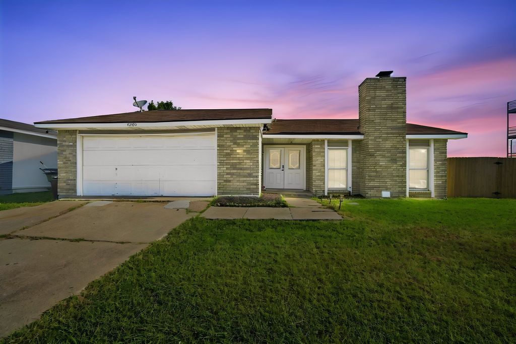 4205 Longstraw Drive, Fort Worth, TX 76137