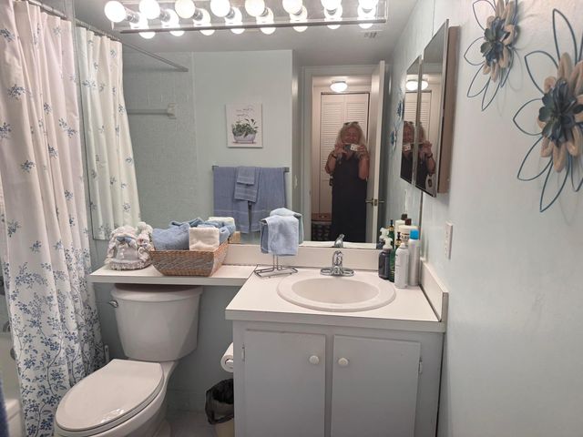 417 Pine Glen Lane C-2, Greenacres, FL 33463