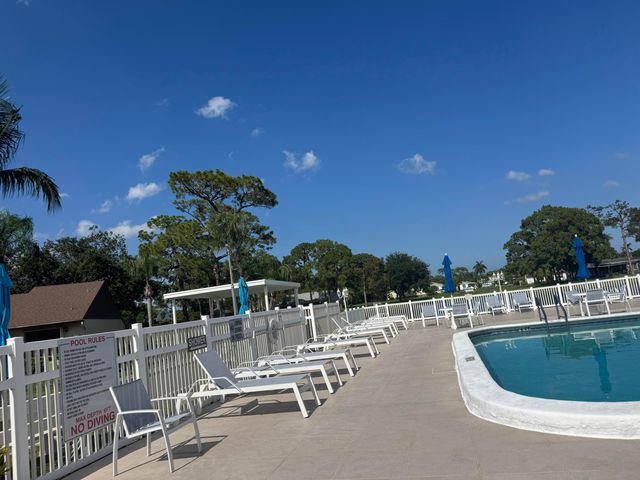417 Pine Glen Lane C-2, Greenacres, FL 33463