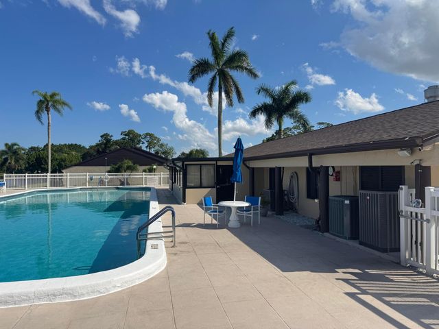 417 Pine Glen Lane C-2, Greenacres, FL 33463