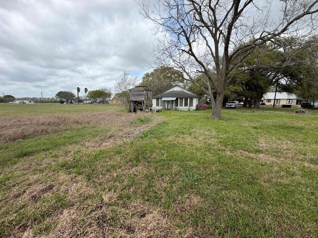 7615 Avenue J, Beasley, TX 77417