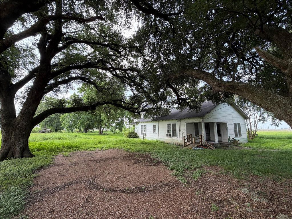 7615 Avenue J, Beasley, TX 77417