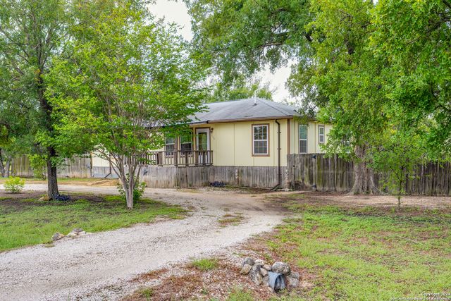 515 COUNTY ROAD 3821, San Antonio, TX 78253