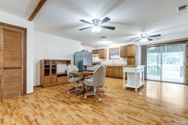515 COUNTY ROAD 3821, San Antonio, TX 78253