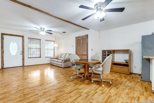 515 COUNTY ROAD 3821, San Antonio, TX 78253