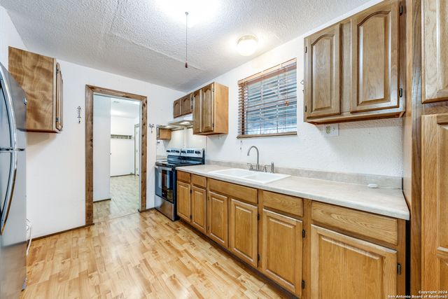 515 COUNTY ROAD 3821, San Antonio, TX 78253