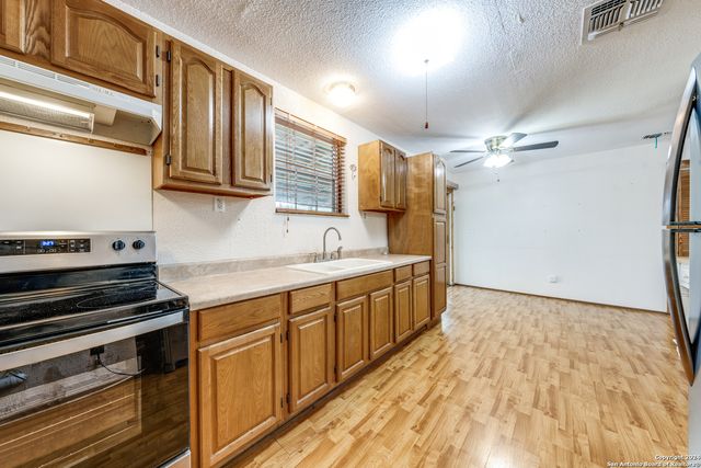 515 COUNTY ROAD 3821, San Antonio, TX 78253
