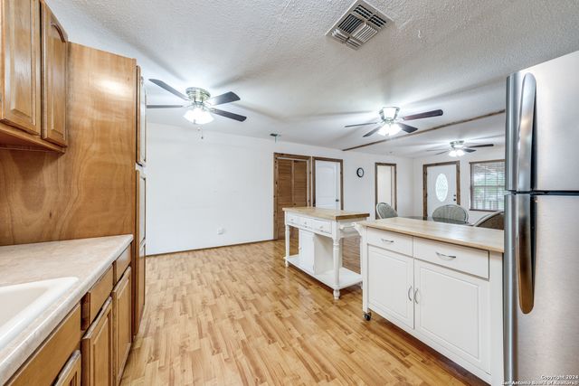 515 COUNTY ROAD 3821, San Antonio, TX 78253