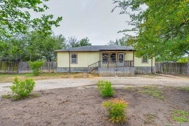 515 COUNTY ROAD 3821, San Antonio, TX 78253