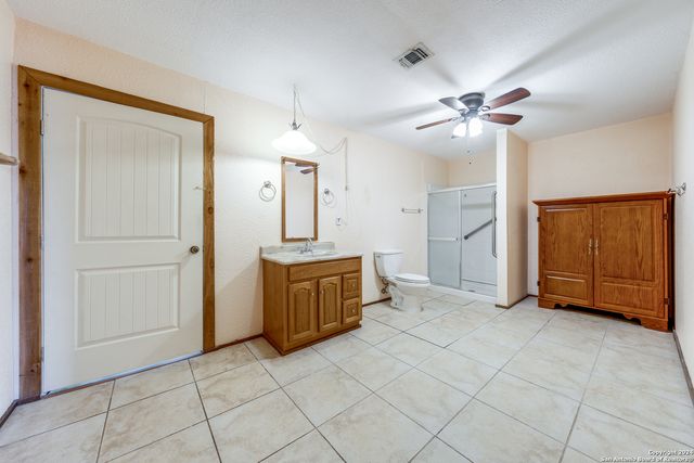 515 COUNTY ROAD 3821, San Antonio, TX 78253