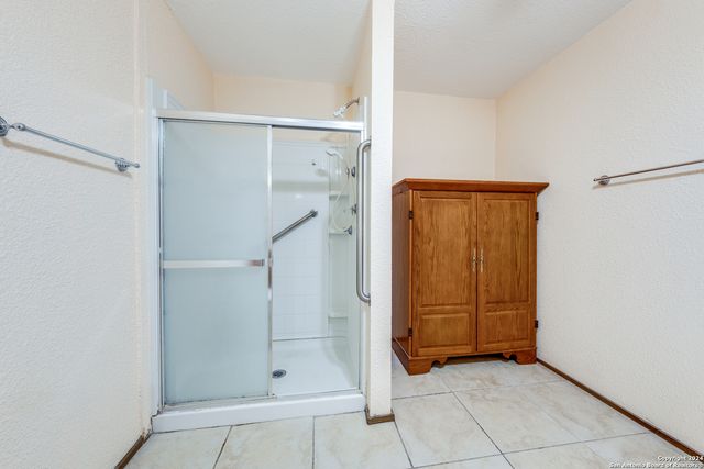 515 COUNTY ROAD 3821, San Antonio, TX 78253