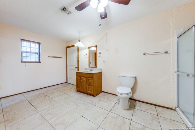 515 COUNTY ROAD 3821, San Antonio, TX 78253