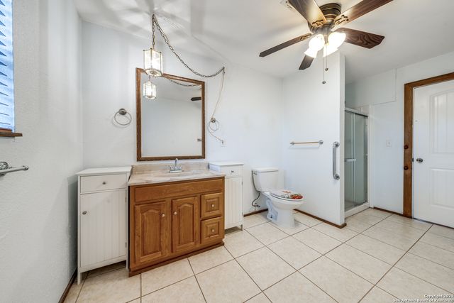515 COUNTY ROAD 3821, San Antonio, TX 78253