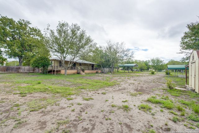 515 COUNTY ROAD 3821, San Antonio, TX 78253