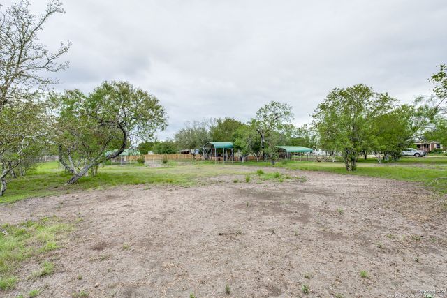 515 COUNTY ROAD 3821, San Antonio, TX 78253