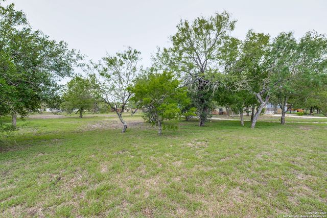 515 COUNTY ROAD 3821, San Antonio, TX 78253