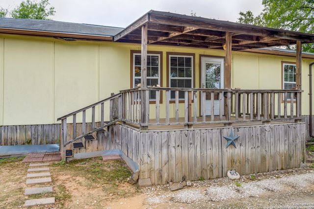 515 COUNTY ROAD 3821, San Antonio, TX 78253