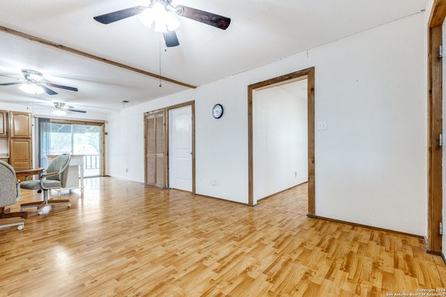 515 COUNTY ROAD 3821, San Antonio, TX 78253
