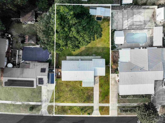 6 Gamwell Rd, Pensacola, FL 32506